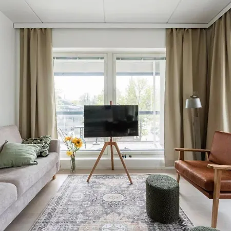 Bright & Modern With Sauna, 6 Guests Daire Tampere